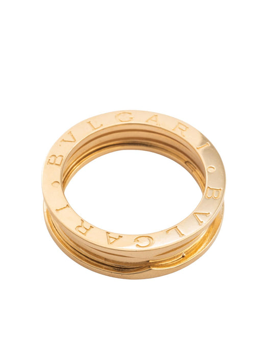 Anillo 10 kilates líneas lisas y laterales letras grabadas.png