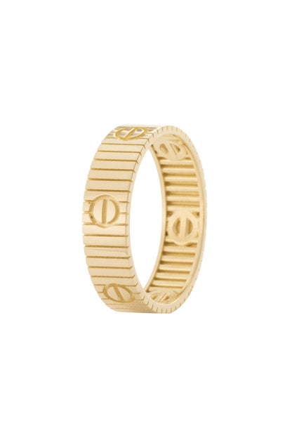 Anillo 10 kilates, líneas y clavos grabados, semigrueso en oro amarillo..png