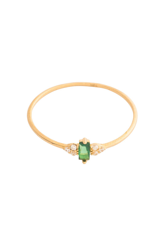 Anillo 10 kilates zirconia verde y dos zirconias laterales blancas..png