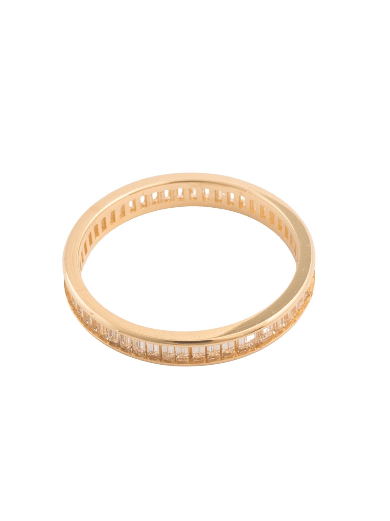 Anillo churumbela de oro sólido en 14 kilates con zirconias rectangulares biseladas..png