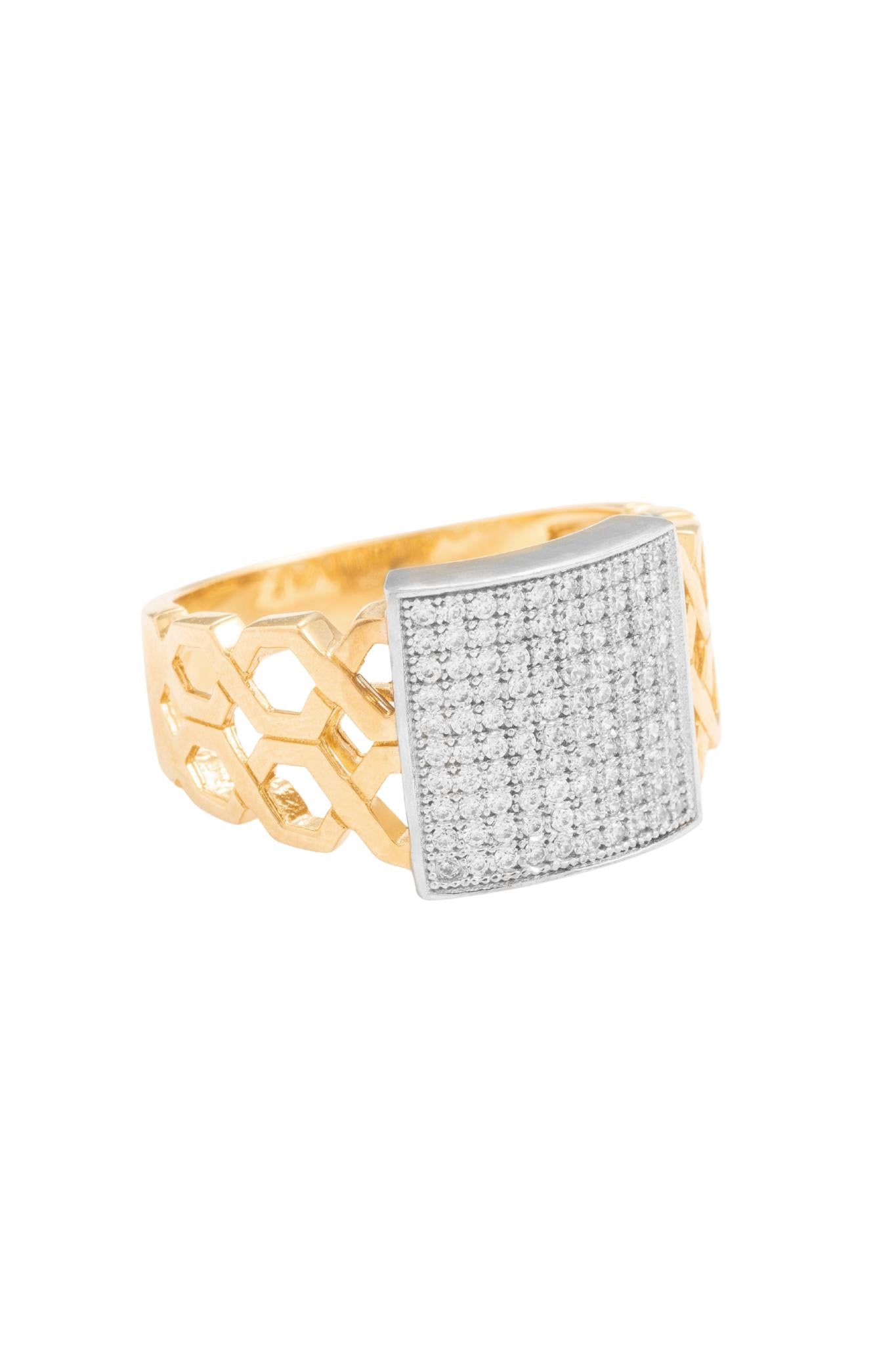 Anillo de caballero en 10 kilates con hexágonos huecos y zirconias.png