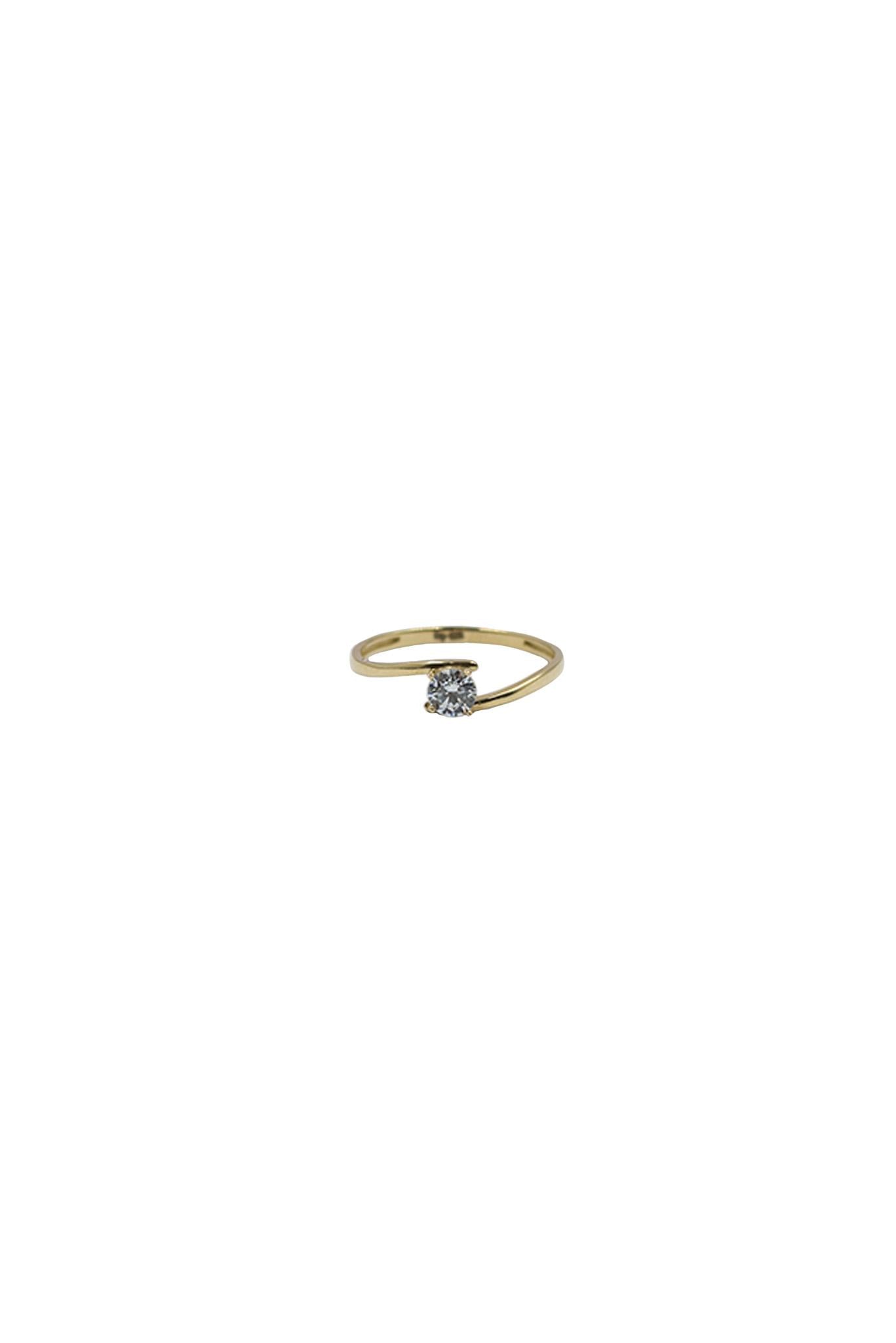 Anillo de compromiso de oro sólido en 10 kilates con una zirconia en el centro.png