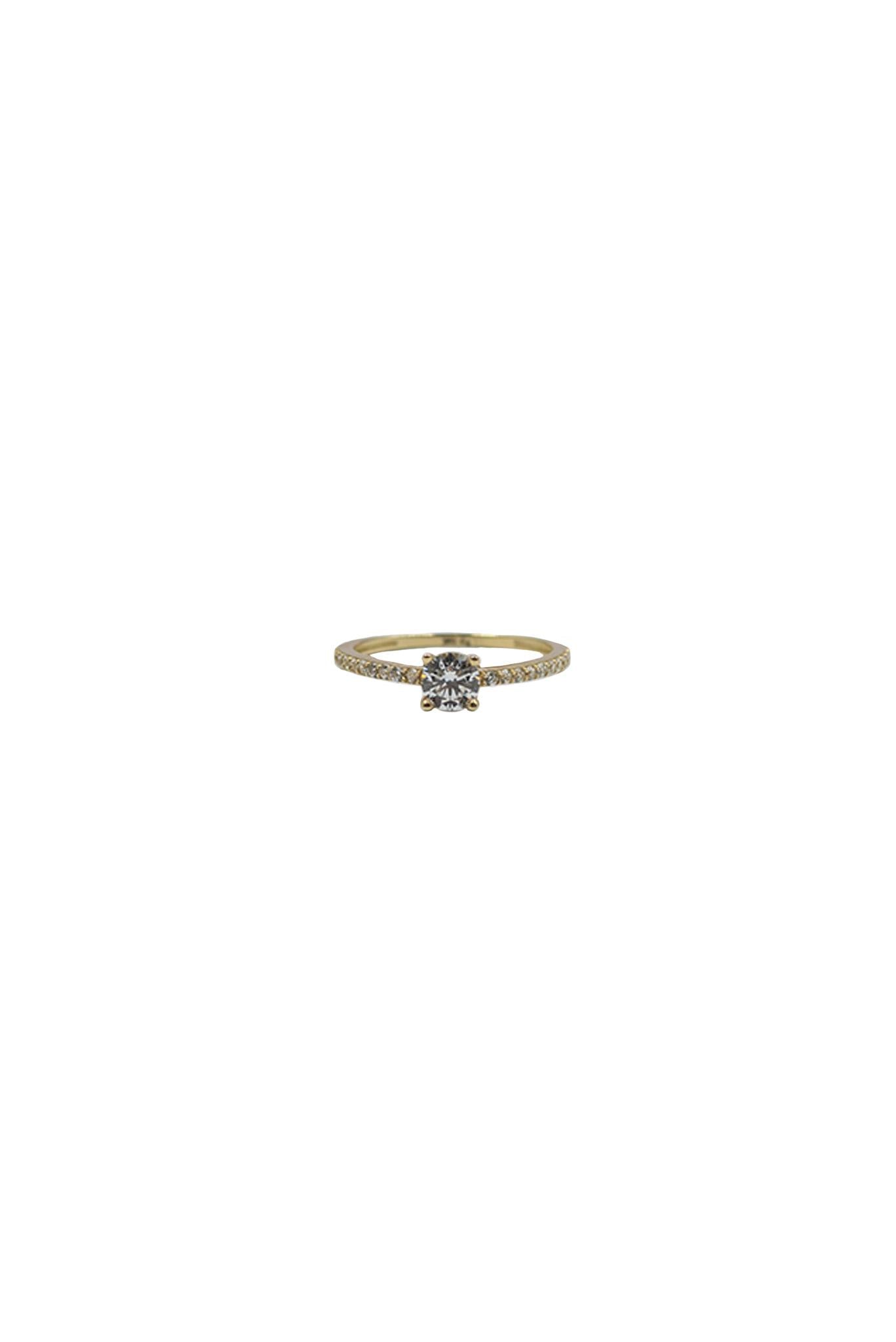 Anillo de compromiso de oro sólido en 10 kilates con una zirconia en medio y al rededor zirconias.png