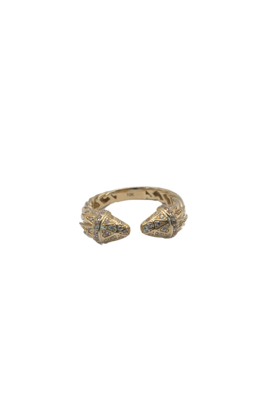 Anillo de oro  con brazos tipo cuerda torsal ajustables y dos picos encontrados con zirconias..png