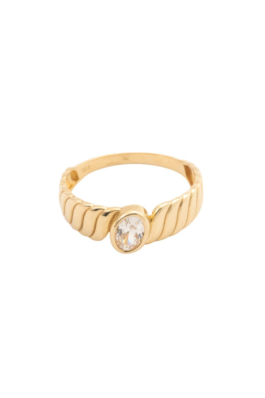 Anillo de oro sólido en 10 kilates con brazo de ondas anchas lisas y zirconia ovalada al centro..png