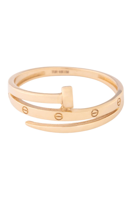 Anillo de oro solido en 10 kilates con tres filas la primera con forma de clavo, despues un lisa con sello de clavo y por ultimo la punta del clavo.png