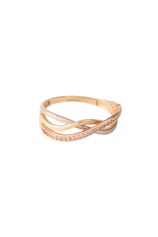 Anillo de oro sólido en 10 kilates con tres hileras enlazadas con onda oro amarillo, oro blanco y oro rosa con zirconias..png