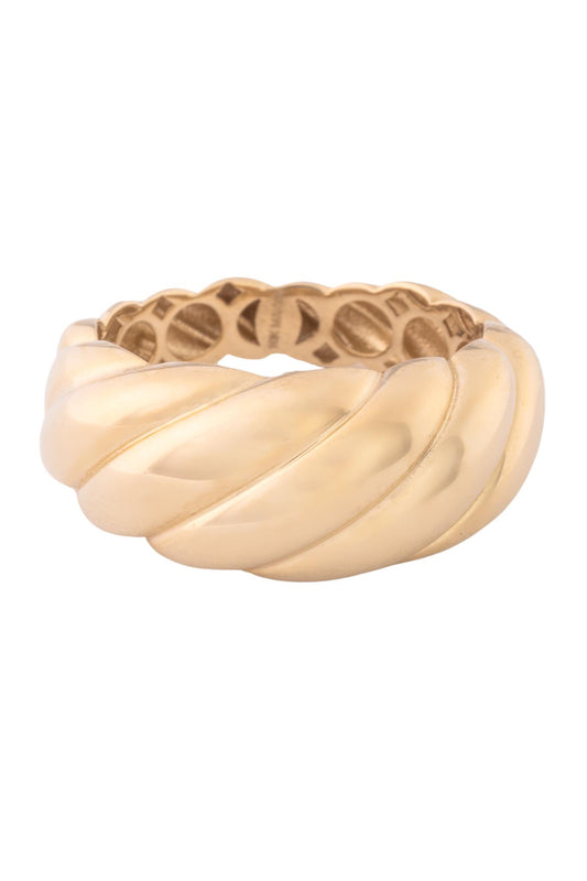 Anillo de oro solido en 10 kilates con un entrelazado  liso .png