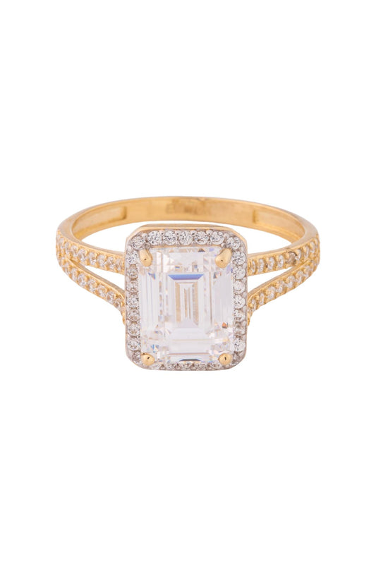 Anillo de oro solido en 10 kilates con un estilo de doble fila con zirconia y en el centro una zirconia rectangular con un contorno de zirconia.png