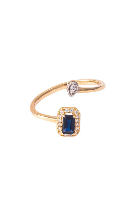 Anillo de oro solido en 10 kilates con una piedra azul y contorno de zirconia .png
