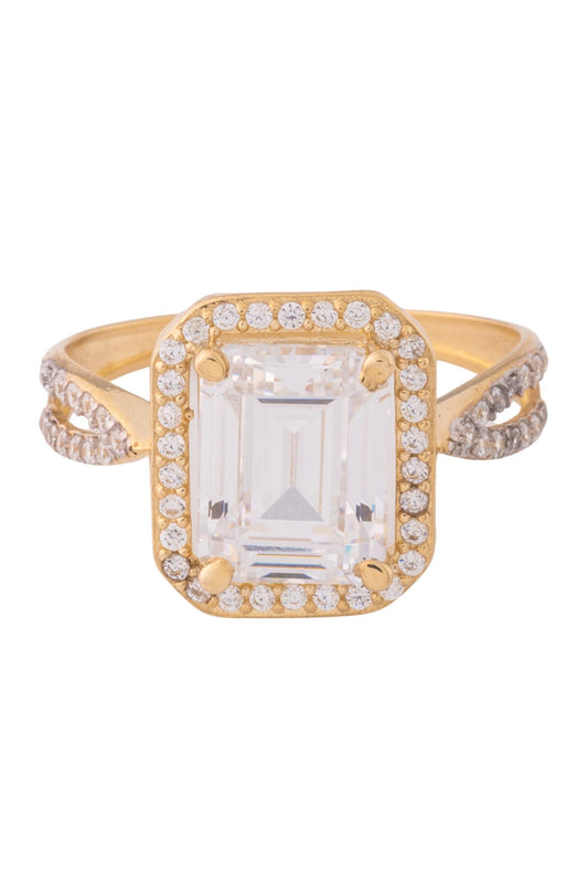 Anillo de oro solido en 10 kilates con una piedra rectangular en el centro con un un contorno de zirconia y un brazo doble de zirconia .png