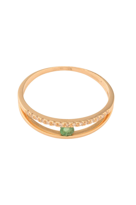 Anillo de oro sólido en 14 kilates con brazo doble, uno liso, uno con diamantes de 0.08 ct y una esmeralda al centro..png