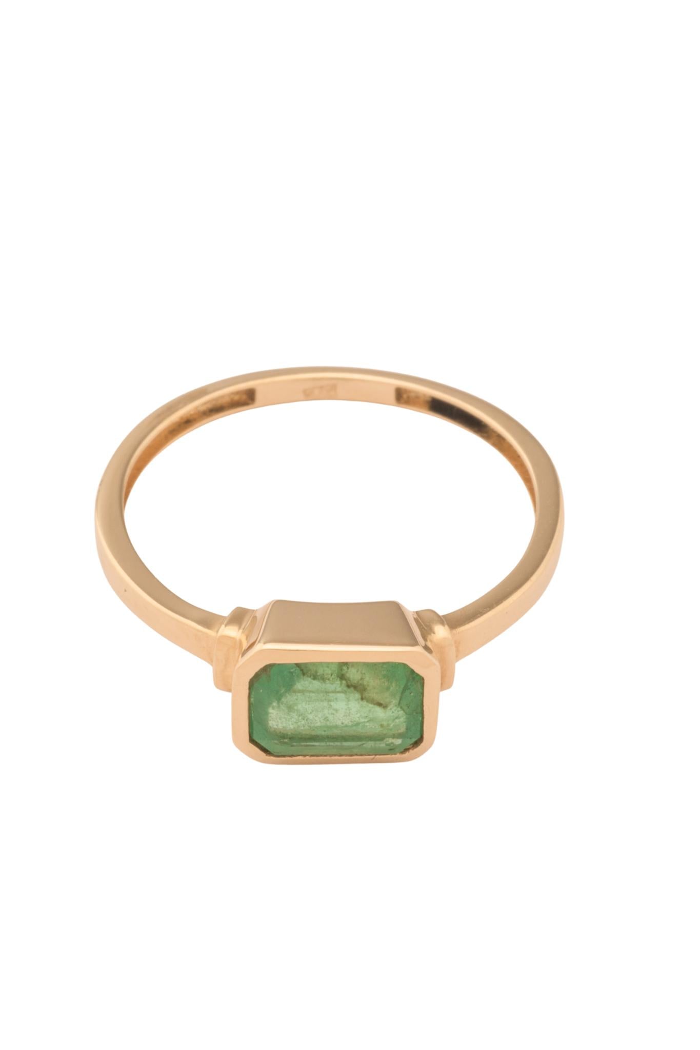 Anillo de oro sólido en 14 kilates con esmeralda cuadrada biselada de 7x5 mm..png