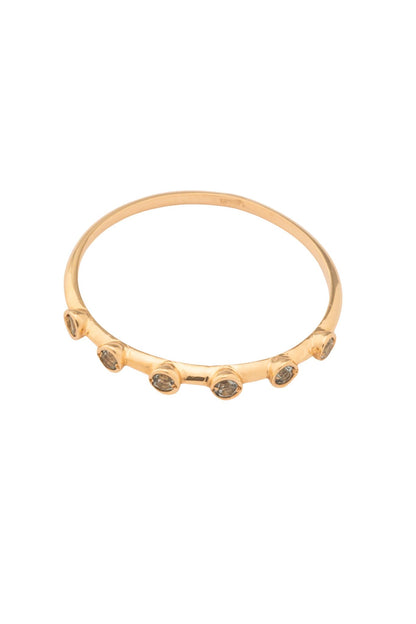 Anillo de oro sólido en 14 kilates con seis piedras peridoto biseladas..png