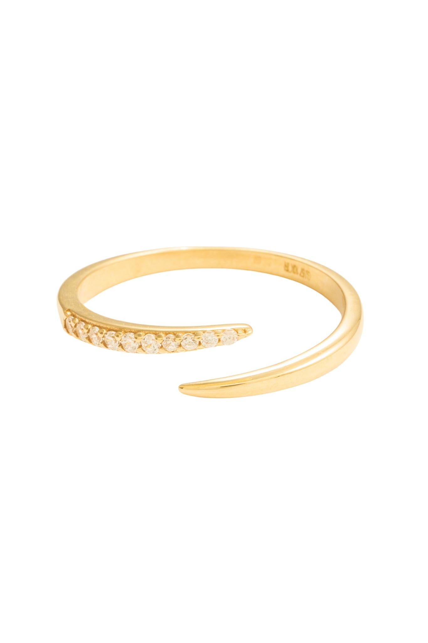 Anillo en 10 kilates con brazo doble liso y zirconias blancas en pico.png