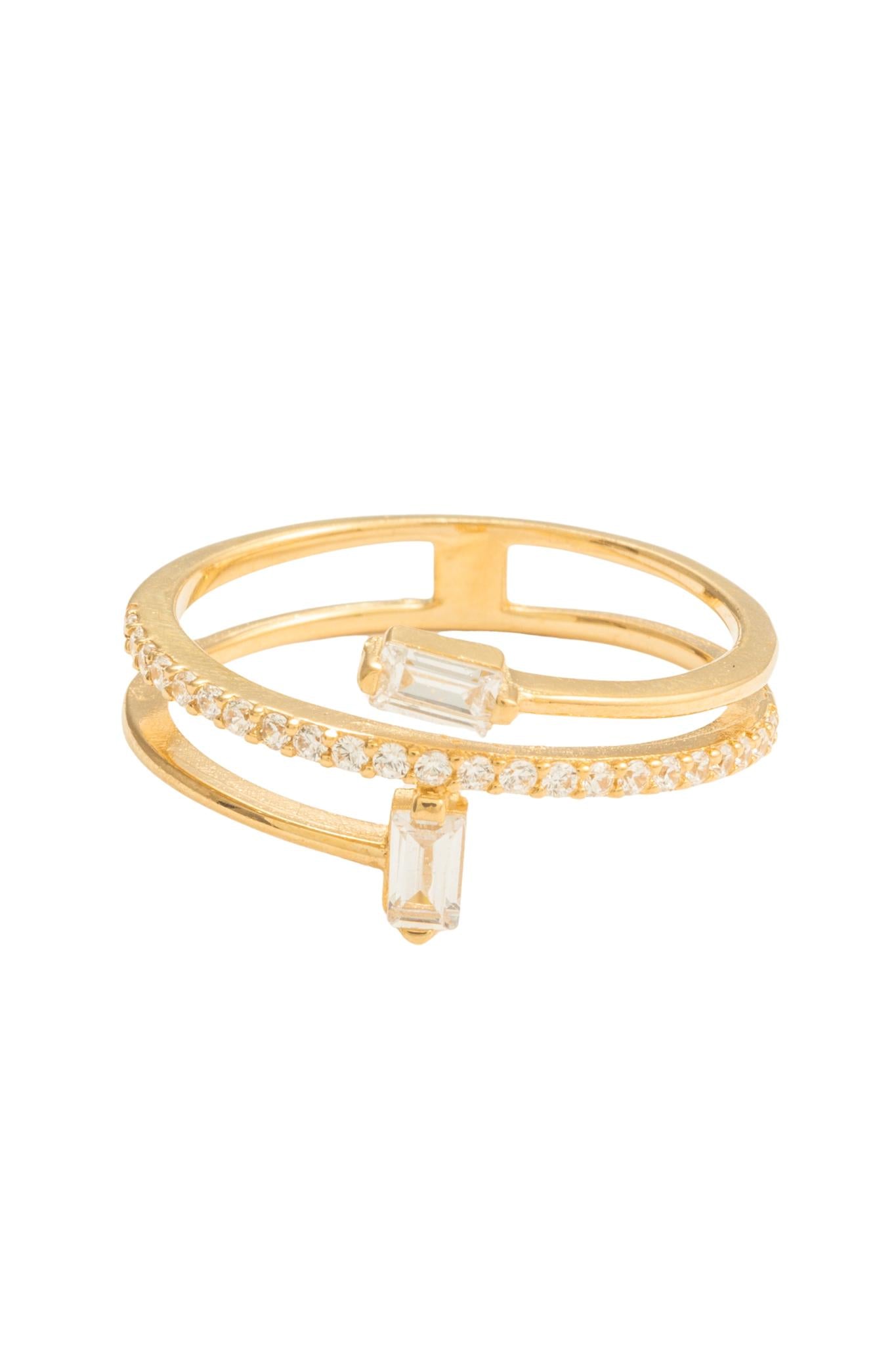 Anillo en 10 kilates con media churumbela y zirconias rectangulares.png