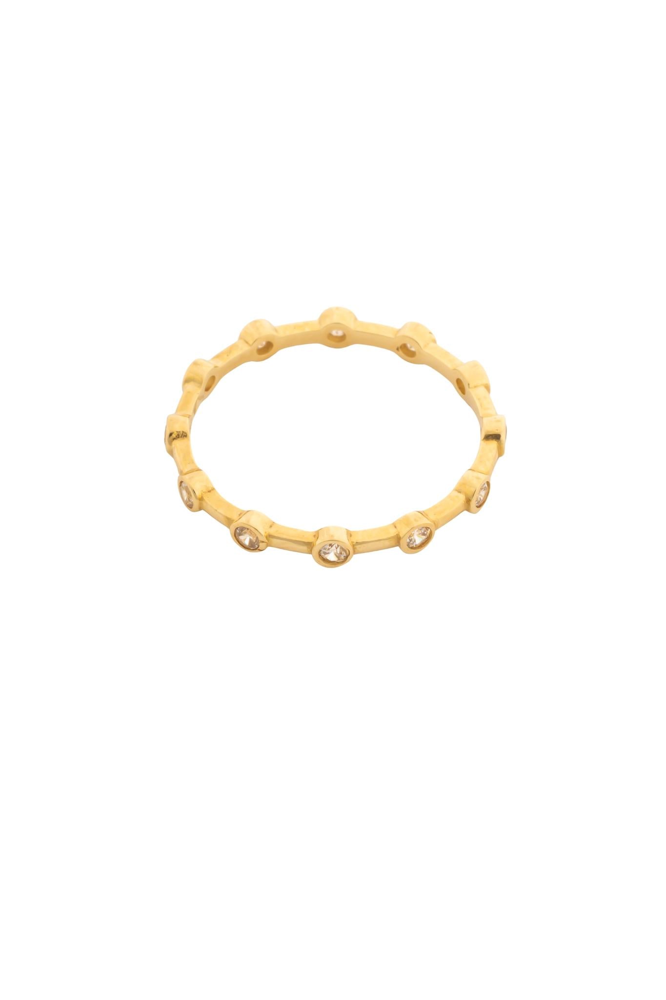 Anillo en 10 kilates con zirconias blancas biseladas.png