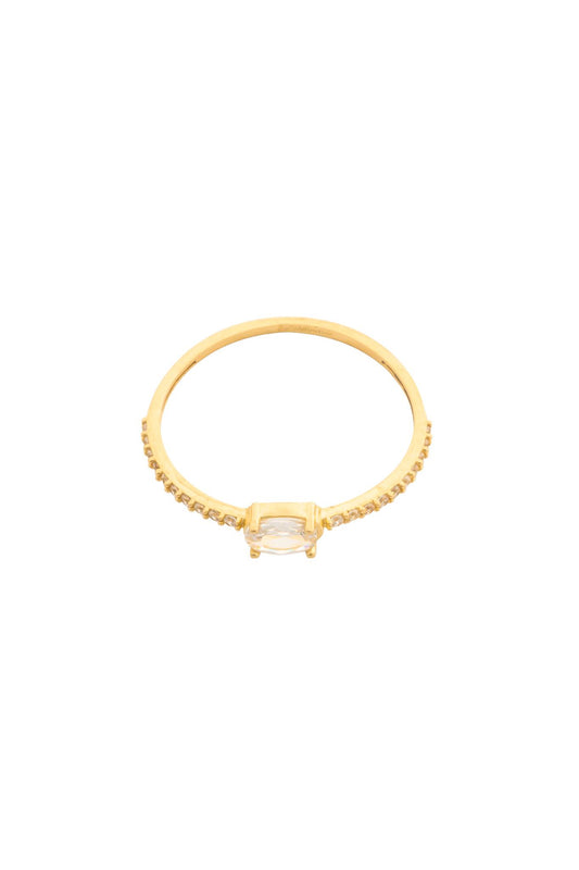 Anillo en 10 kilates con zirconias y zirconia ovalada blanca.png