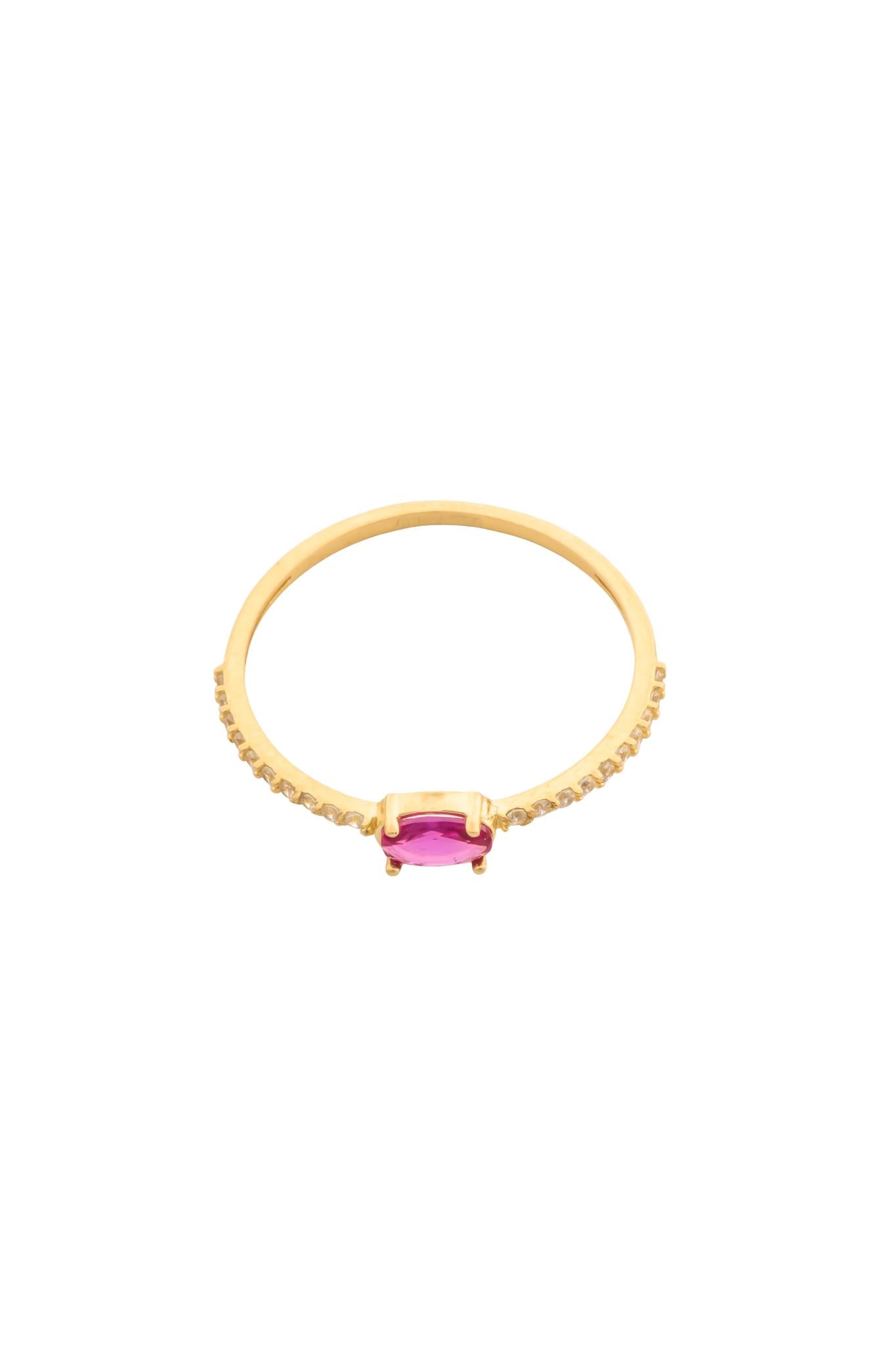 Anillo en 10 kilates con zirconias y zirconia ovalada rosa.png