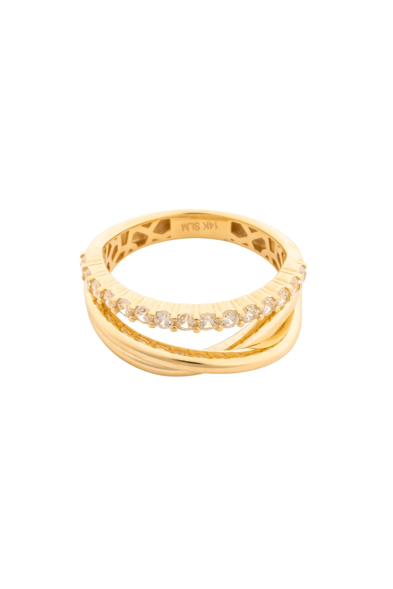 Anillo en 14 kilates con churumbela de zirconia y trenzado.png