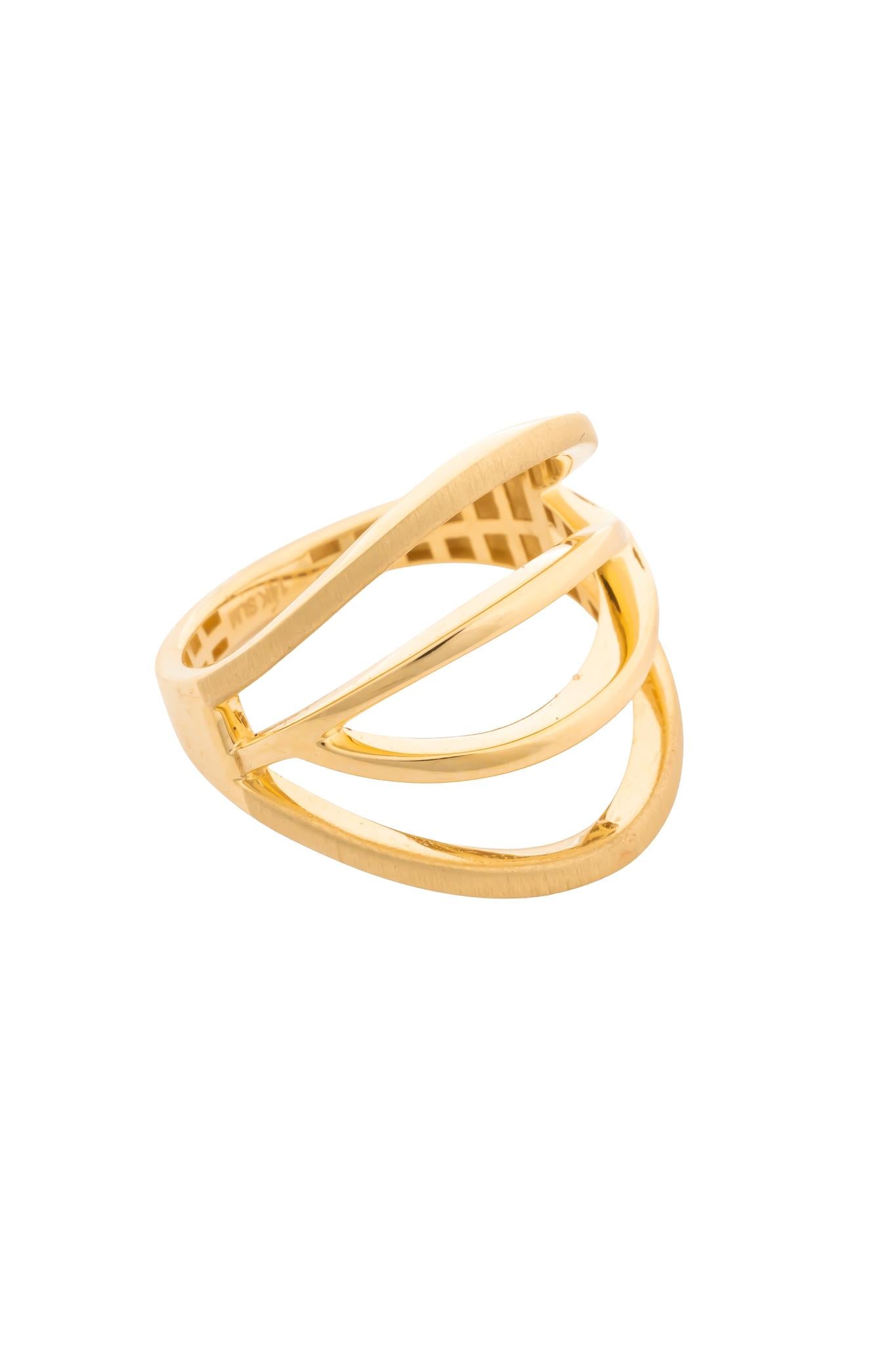 Anillo en 14 kilates con contorno ovalado mate y brilloso.png