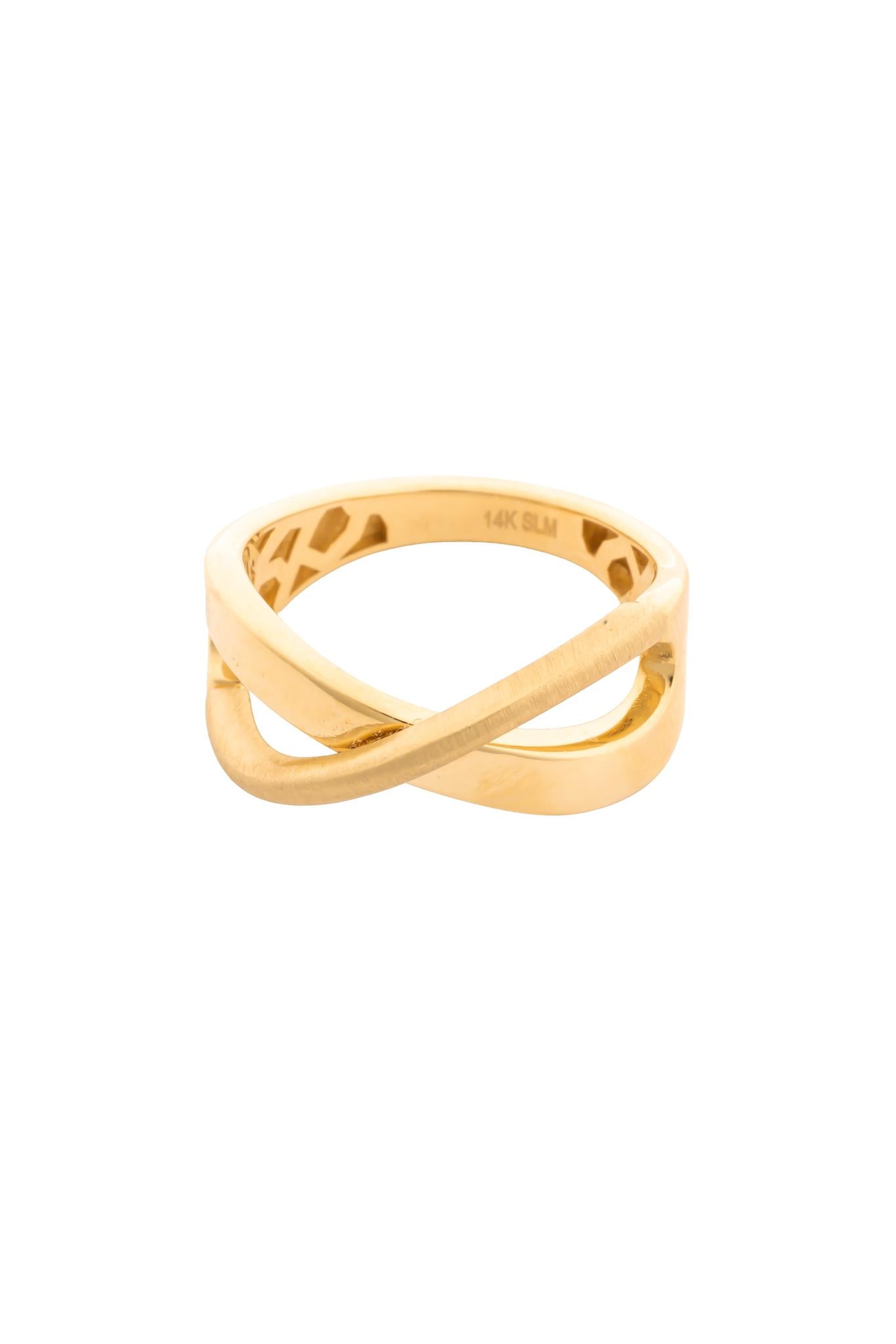 Anillo en 14 kilates con infinito, tira lisa y mate.png