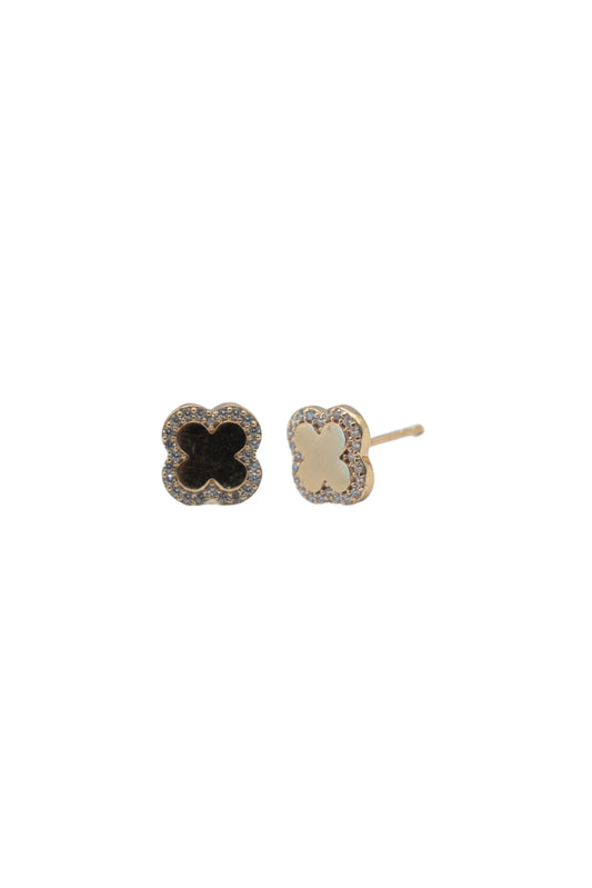 Arete 10 kilates flor cuatro pétalos lisos y zirconias en contorno..png
