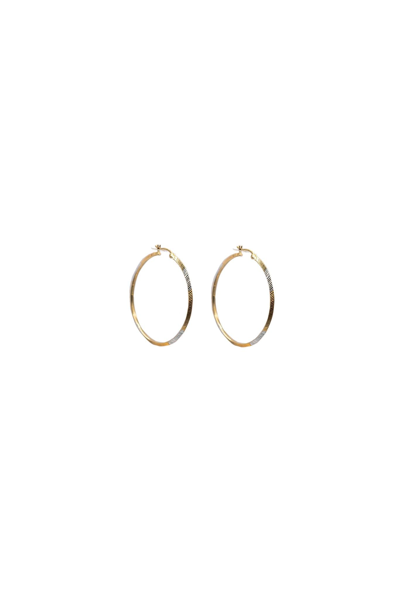 Arete arracada de oro solido de 14 kilates con un estilo diamantado .png