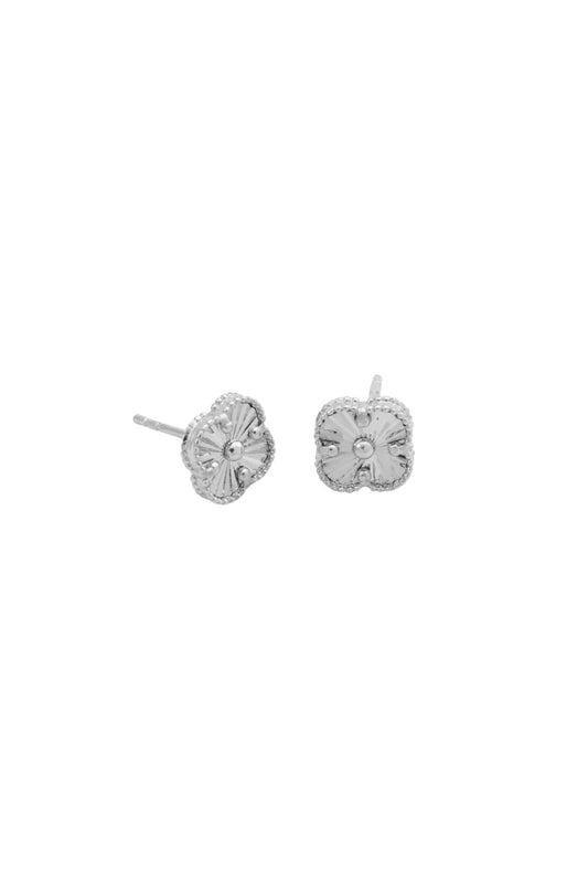 Arete de oro sólido en 10 kilates con flor de cuatro pétalos diamantados en oro blanco..png