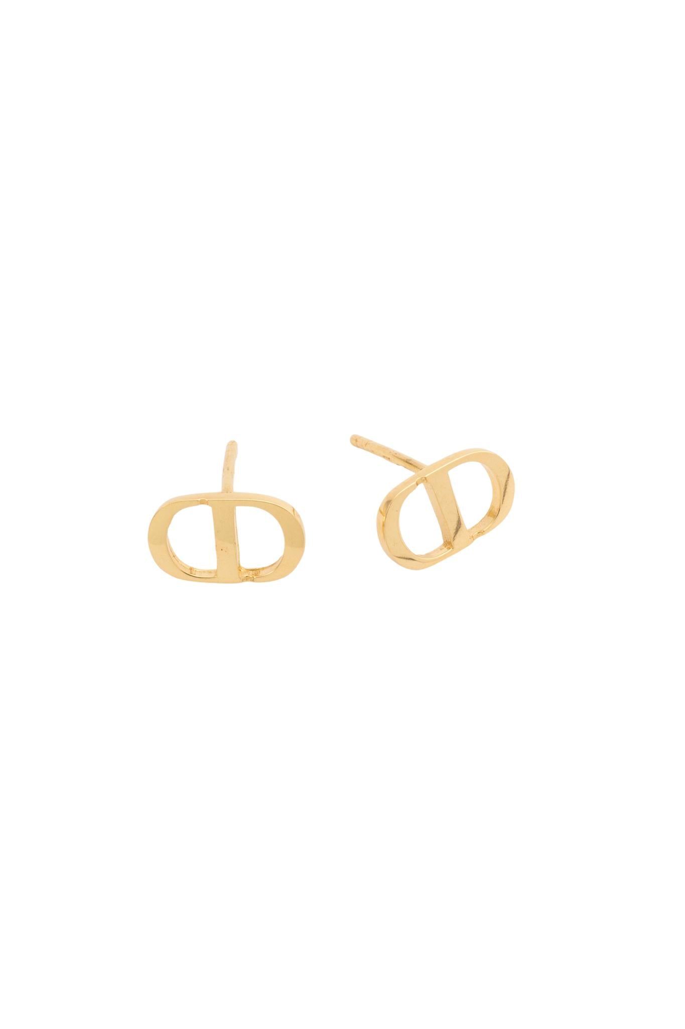 Arete de oro sólido en 10 kilates con iniciales CD lisas..png