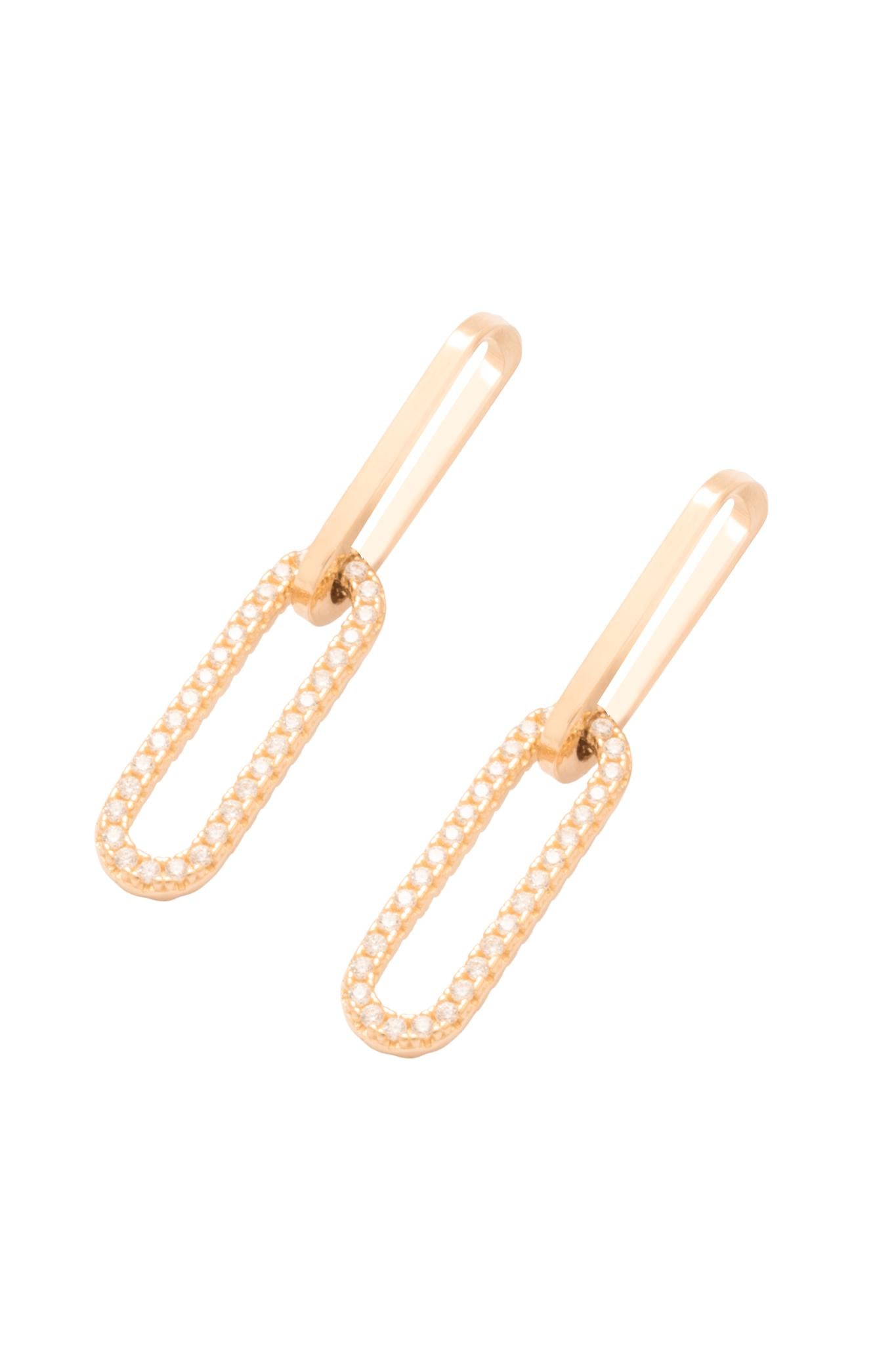 Arete de oro sólido en 14 kilates con foma de eslabón enlazado de zirconias y liso..png