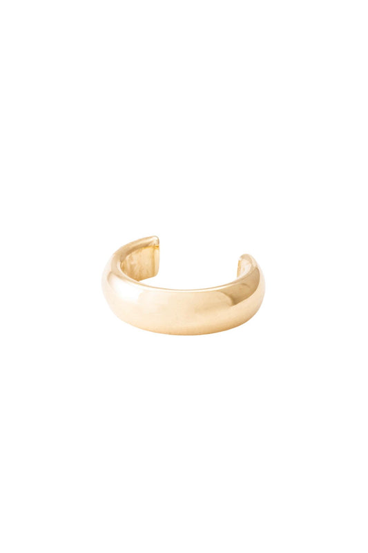 Arete ear cuff de oro solido en 10 kilates con estilo liso mediano.png