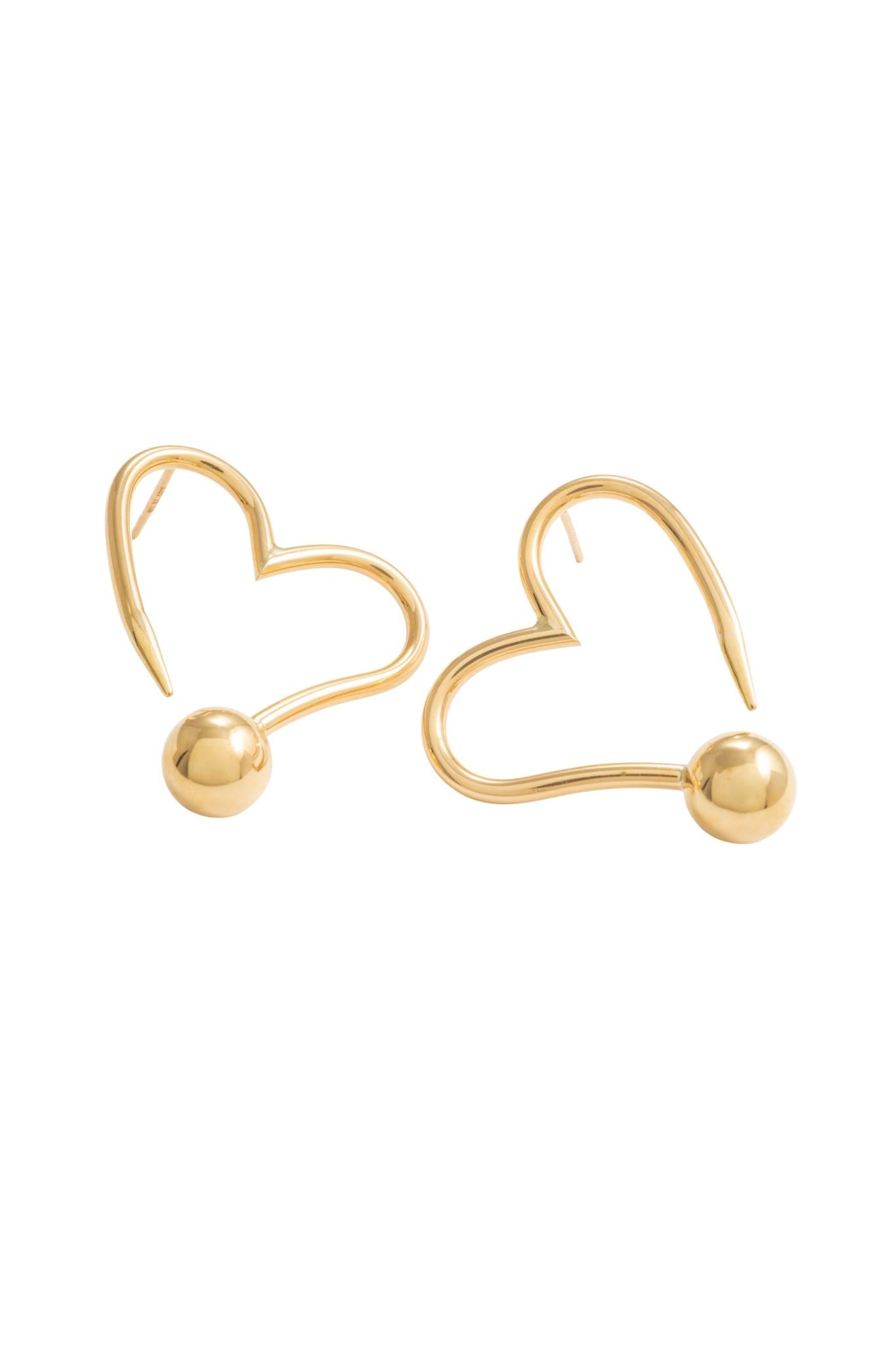Arete en 10 kilates con corazón, bola lisa y pico.png