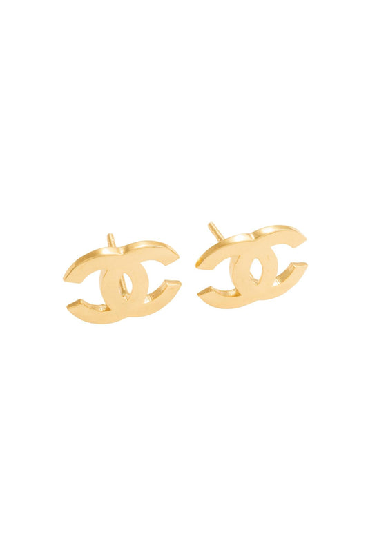 Arete en 10 kilates con doble C lisa.png