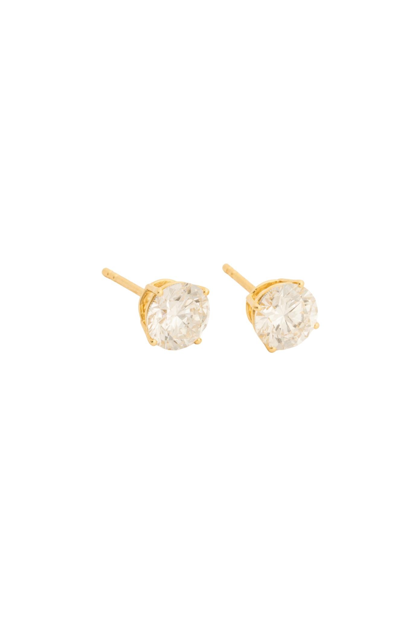 Aretes 14K con diamante redondo de 2 puntos montado en oro amarillo..png