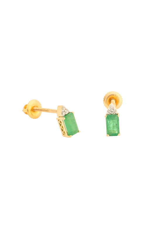 Aretes 14K con esmeralda corte baguette montada en oro blanco y tresillo de diamantes minis..png