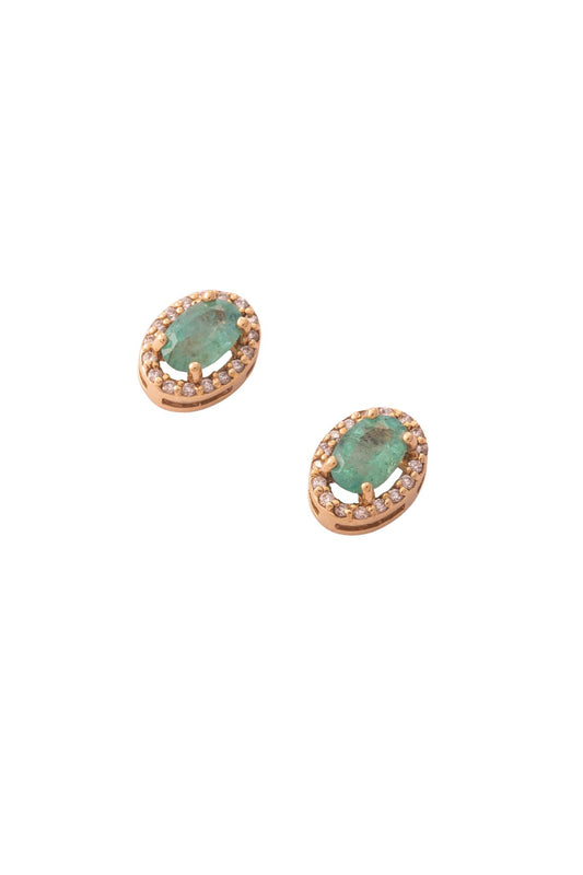 Aretes de oro sólido en 14 kilates con esmeralda central ovalada 6x4 y bisel aro completo de diamantes montados sobre oro amarillo..png