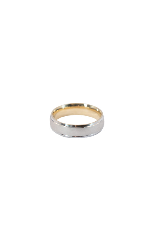 Argolla de matrimonio 10 kilates oro blanco con centro mate, orillas lisas y dentro oro amarillo..png