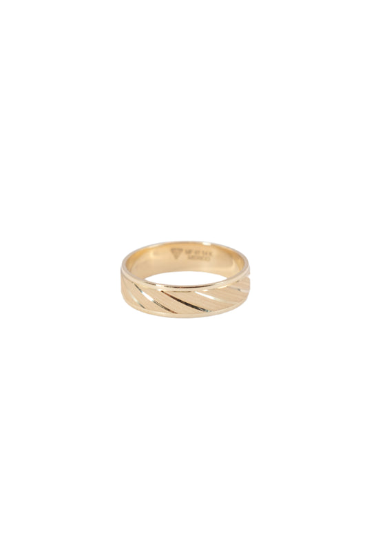Argolla de matrimonio 14 kilates diamantado en líneas diagonales y líneas lisas..png
