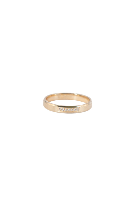 Argolla de matrimonio 14 kilates rectangulos mate y centro zirconias..png