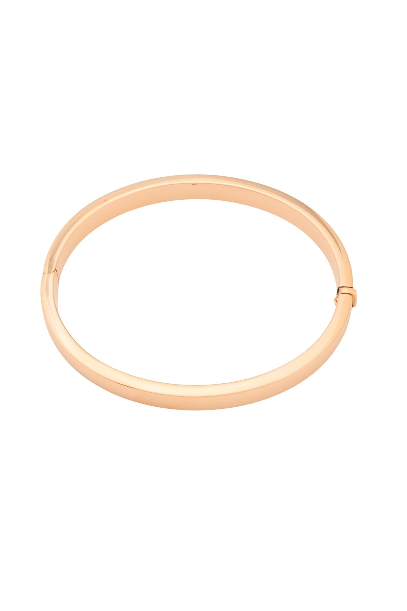 Aro de oro sólido en 14 kilates con diseño liso clásico orillas redondeadas..png