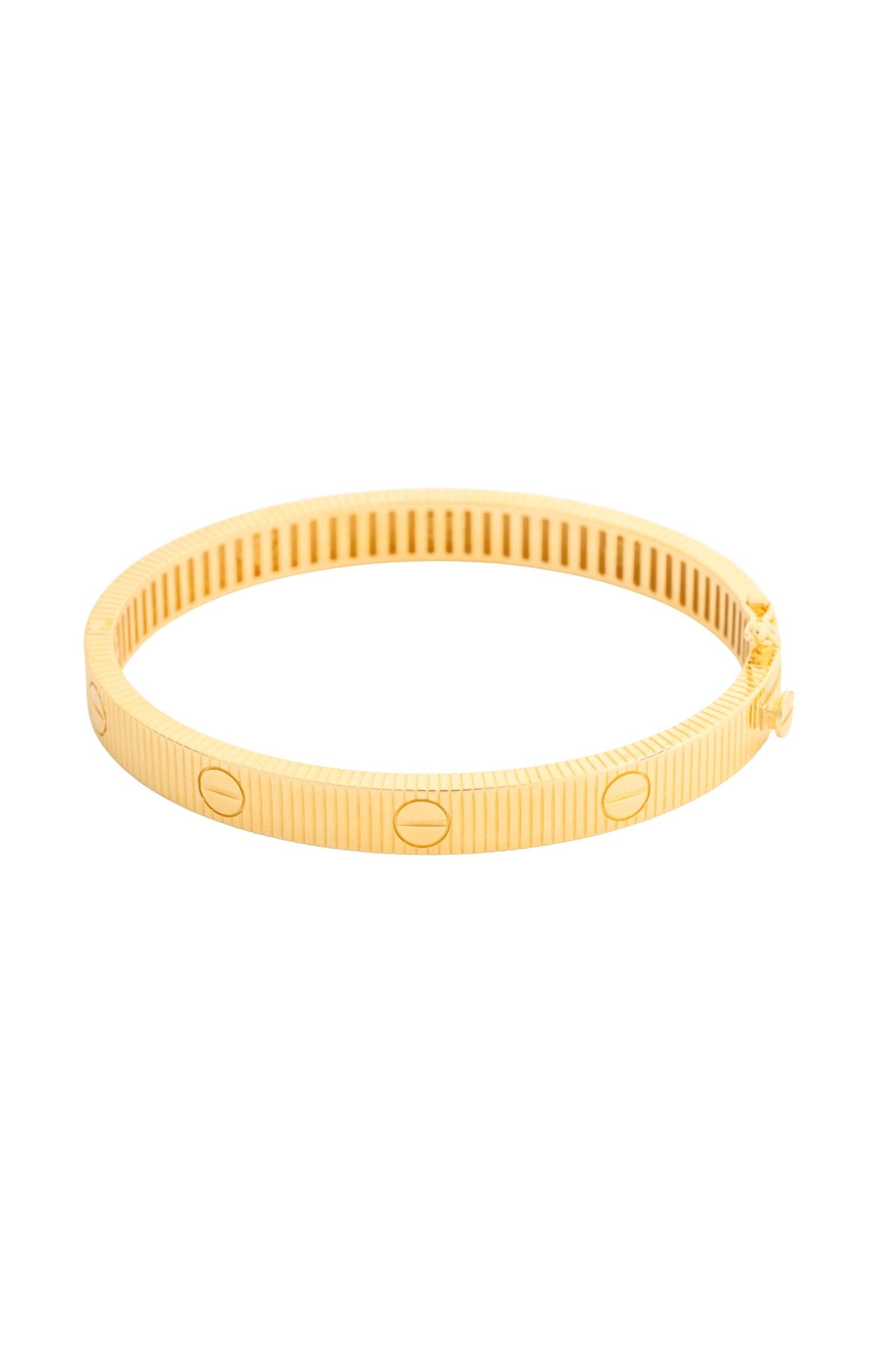 Aro de oro sólido en 14 kilates con lineas estilo diamantado con 9 marcas de clavo grueso.png