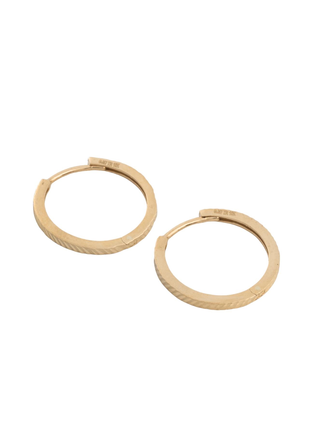 Arracada 10 kilates forma delgada y diamantado en líneas.png