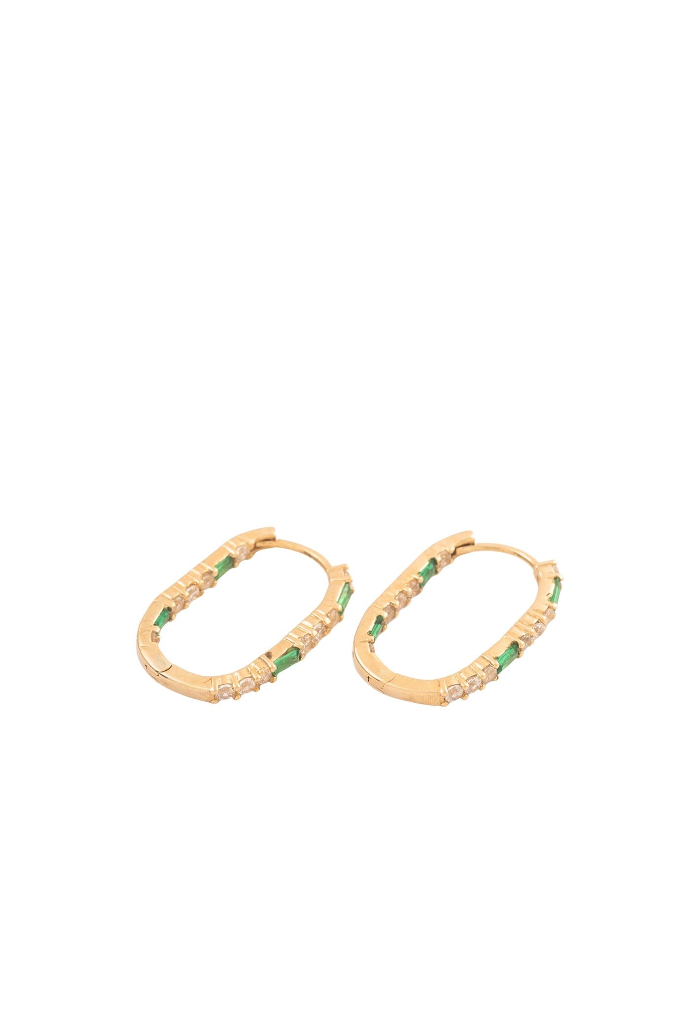 Arracada 10 kilates ovalada y zirconias blancas circulares y zirconias rectangulares verdes..png