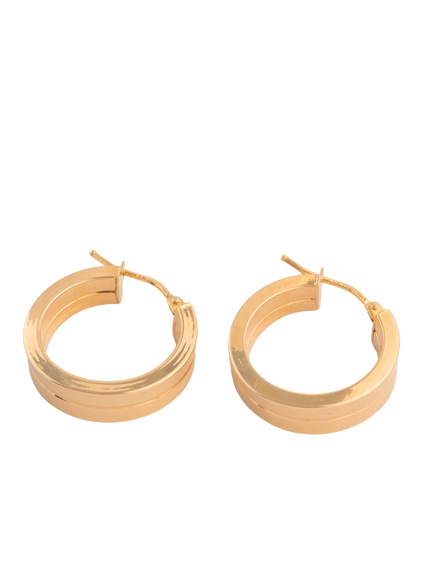 Arracada de oro sólido en 14 kilates con forma circular doble ancha lisa..png