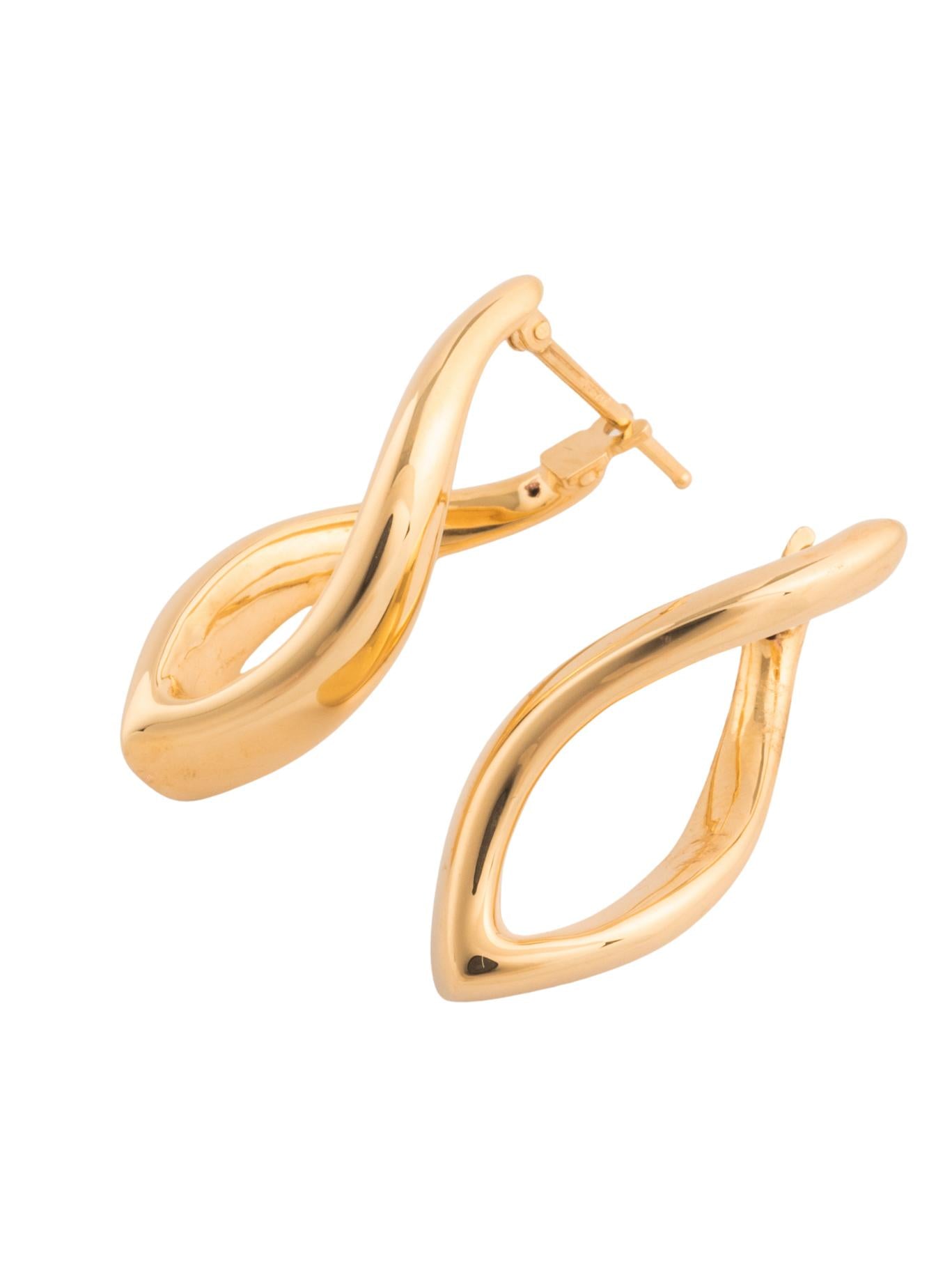 Arracada de oro sólido en 14 kilates con forma de pico ondulado seminflado..png