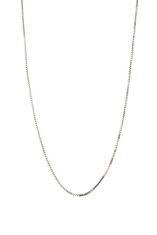 Cadena de oro solido de 10 kilates con un tejido de cola de rata.png