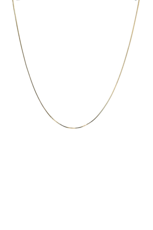 Cadena de oro sólido en 10 kilates con eslabón tipo cartier grosor 0.3 mm larga..png