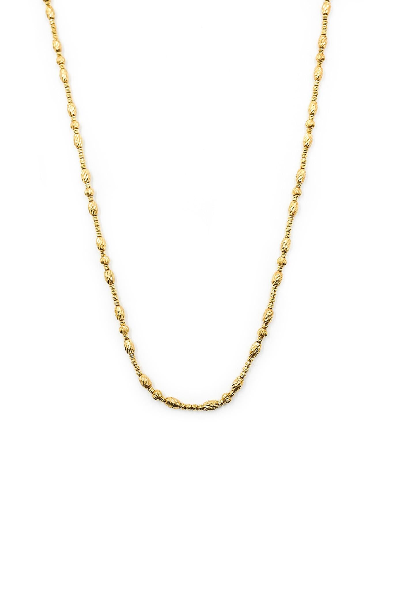 Collar de oro solido de 10 kilates con un estilo diamantado.png