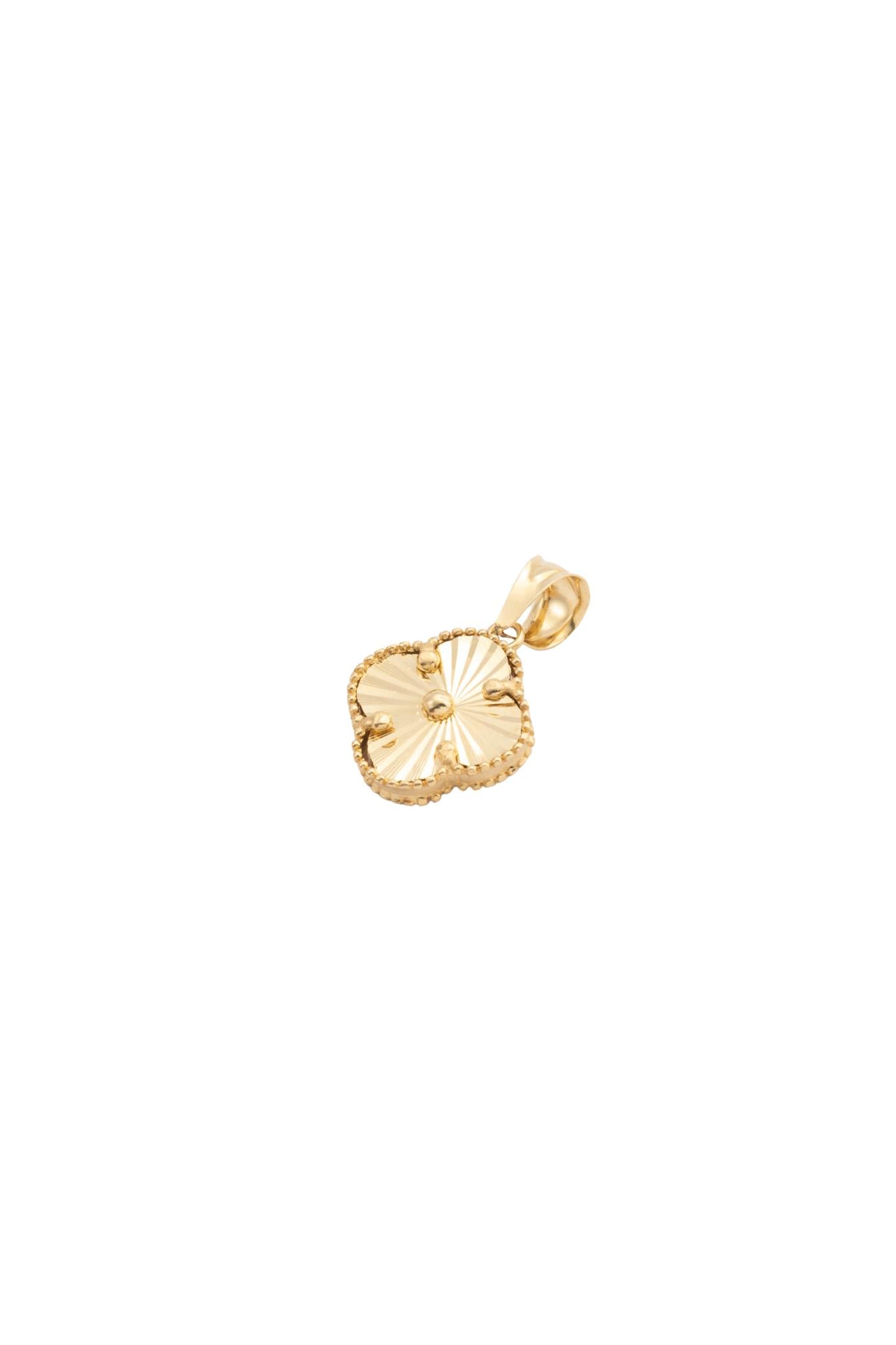 Dije de oro sólido en 10 kilates con flor de cuatro pétalos diamantada chica..png